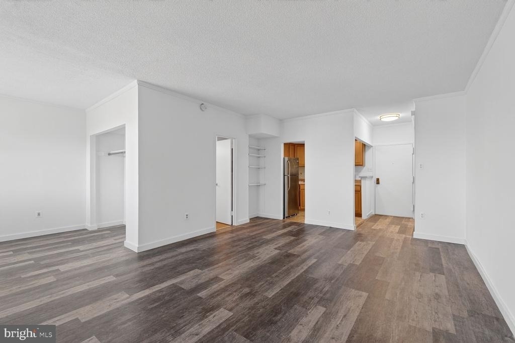 2059 Huntington Avenue - Photo 9