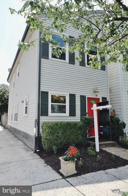 1006 Wythe Street - Photo 0