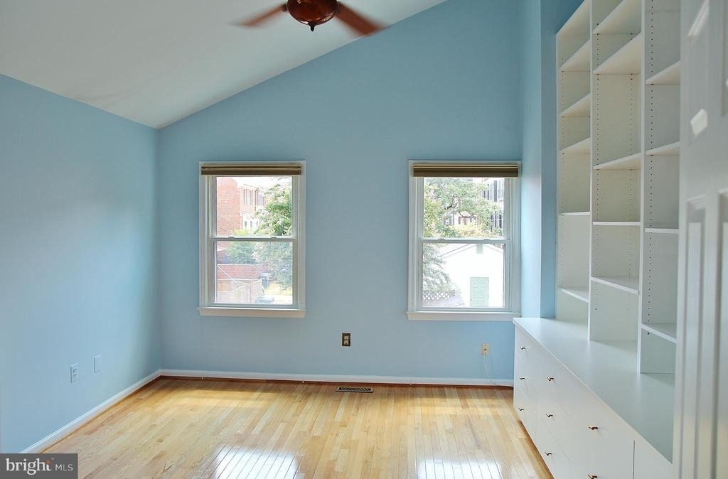 1006 Wythe Street - Photo 2