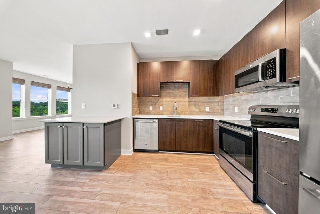 989 S Buchanan Street - Photo 2