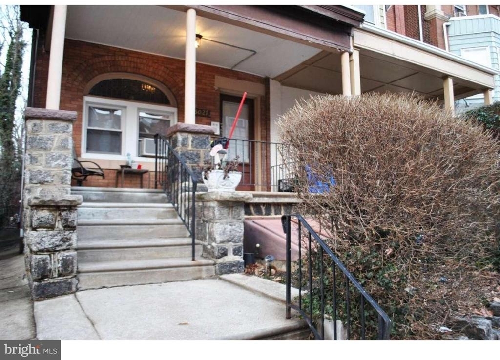 5027 Pine Street - Photo 1