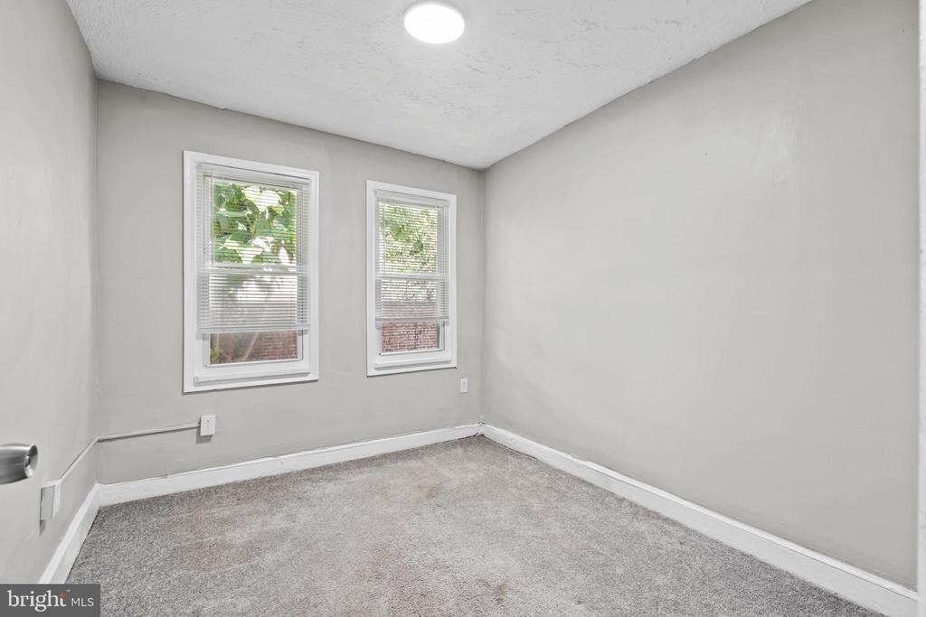 2511 W Oakdale Street - Photo 14