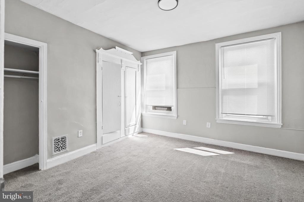 2511 W Oakdale Street - Photo 8