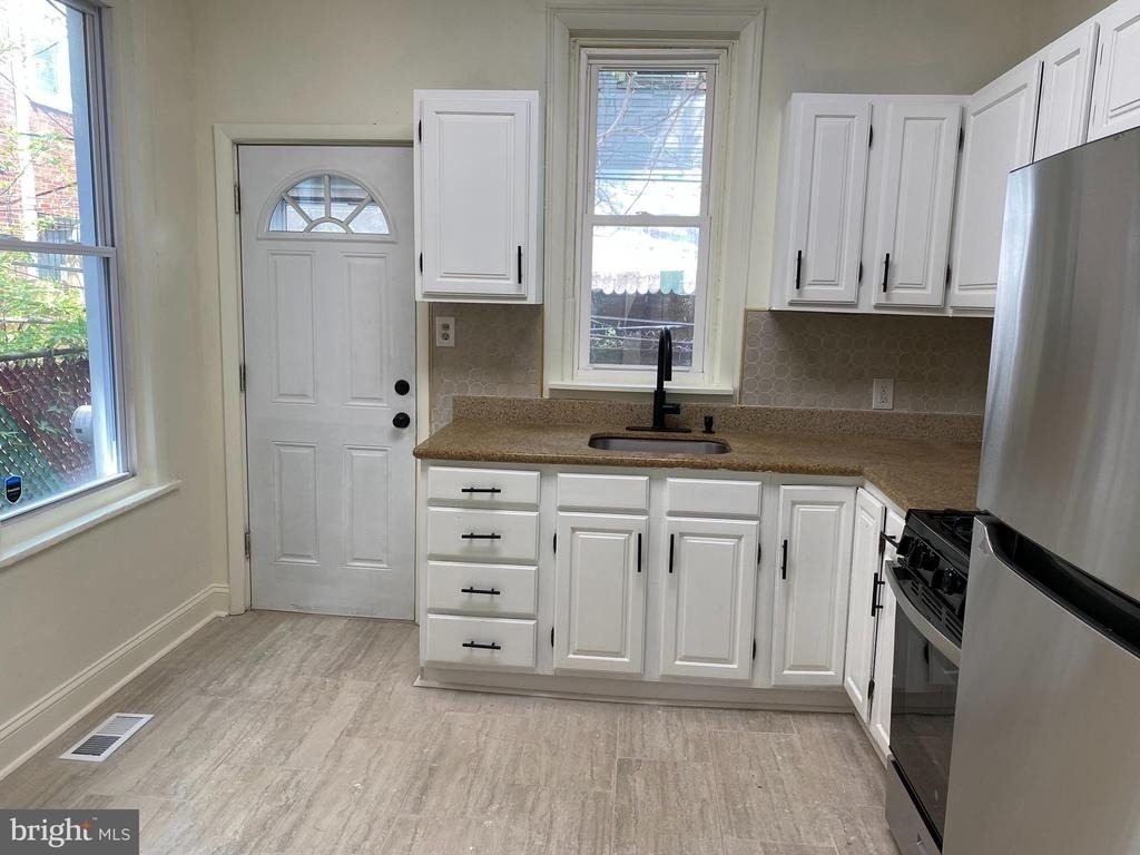 823 N Hutton Street - Photo 8