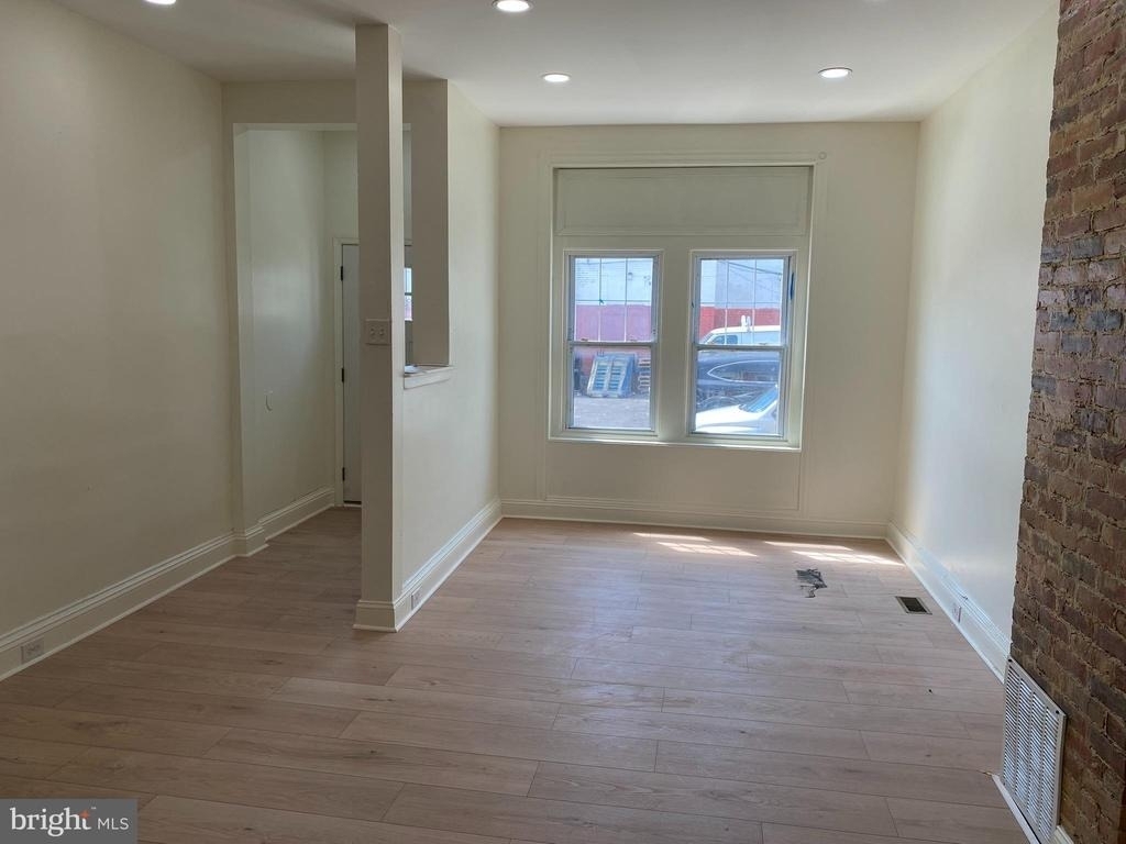 823 N Hutton Street - Photo 4
