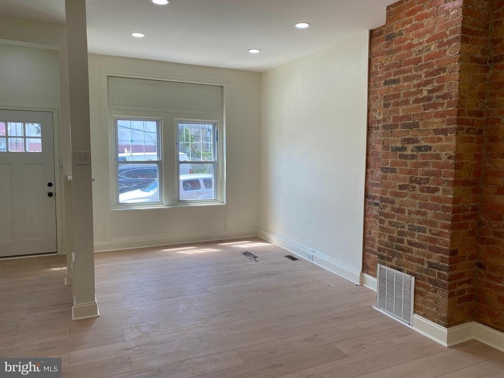 823 N Hutton Street - Photo 3