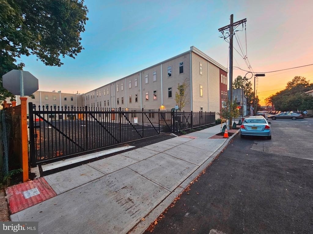 200 Hamilton Avenue - Photo 5