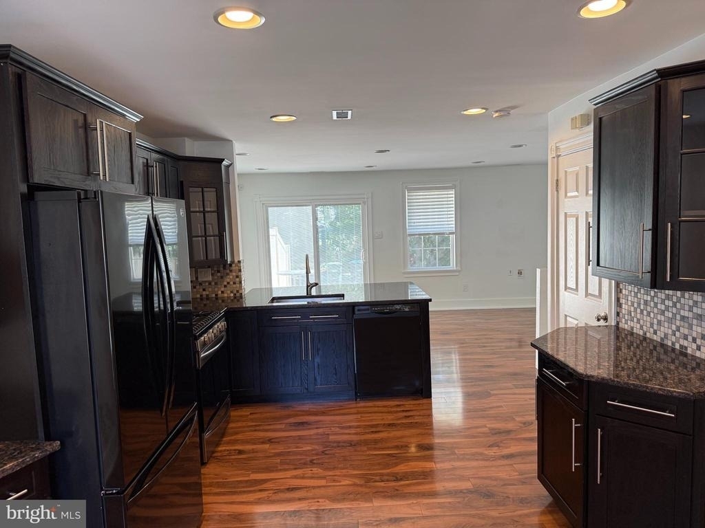1070 Baywood Drive - Photo 3