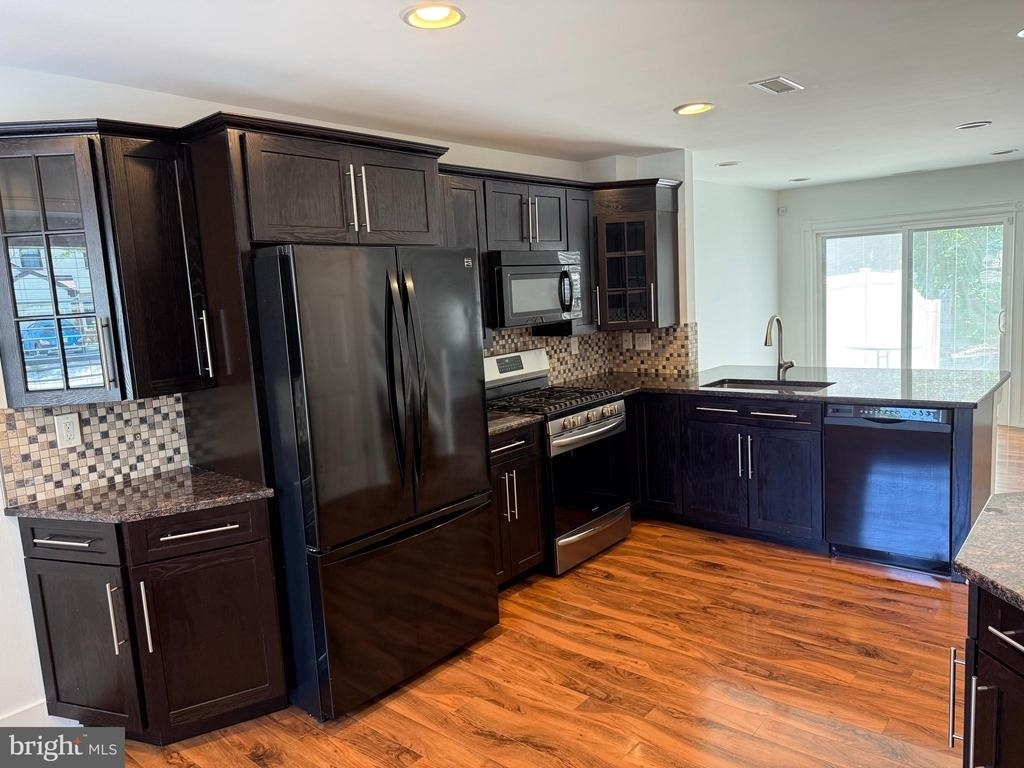 1070 Baywood Drive - Photo 2