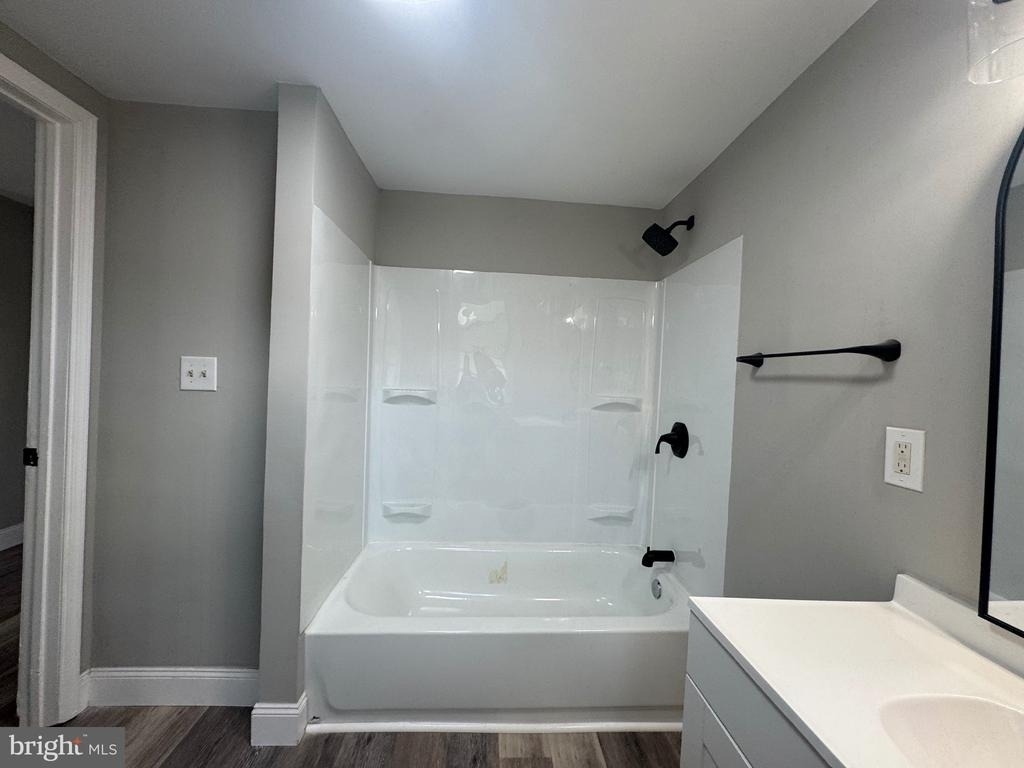 242 N Broadway - Photo 1