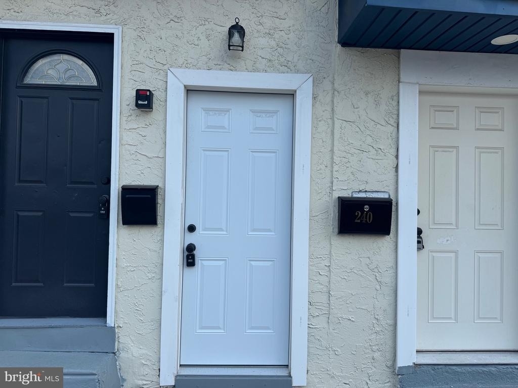 242 N Broadway - Photo 12