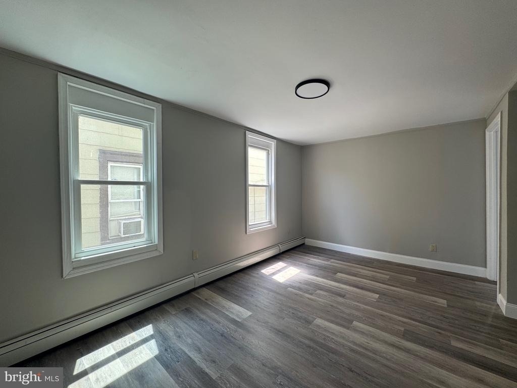 242 N Broadway - Photo 3