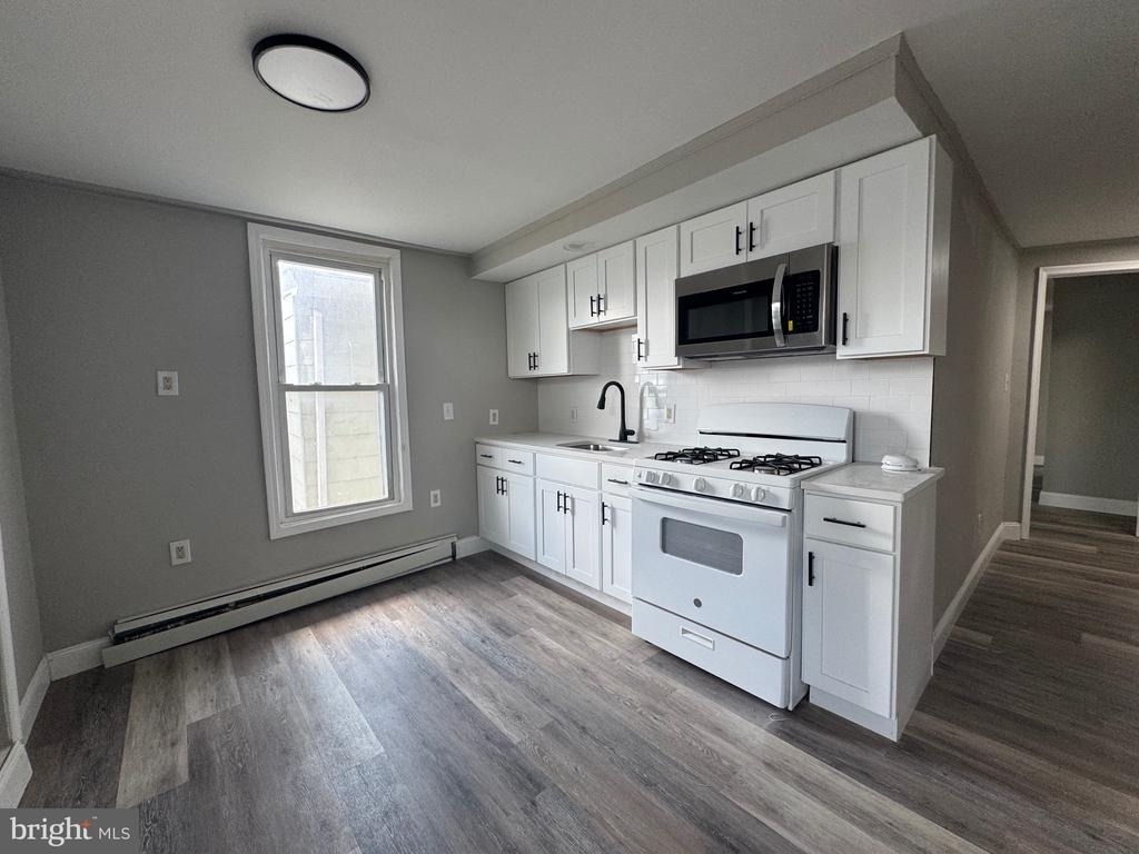 242 N Broadway - Photo 0