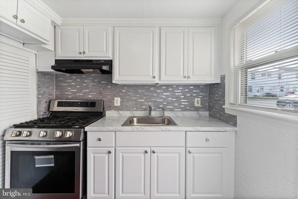 2510 Iverson Street - Photo 6