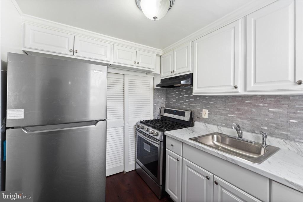 2510 Iverson Street - Photo 9