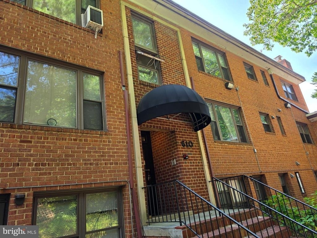 610 Kennebec Avenue - Photo 0