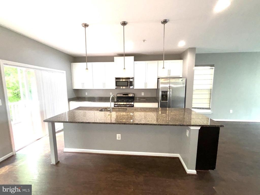 22410 Glenbow Way - Photo 2