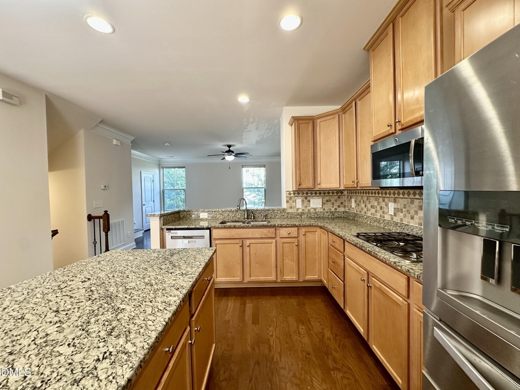 1004 Waymaker Court - Photo 6