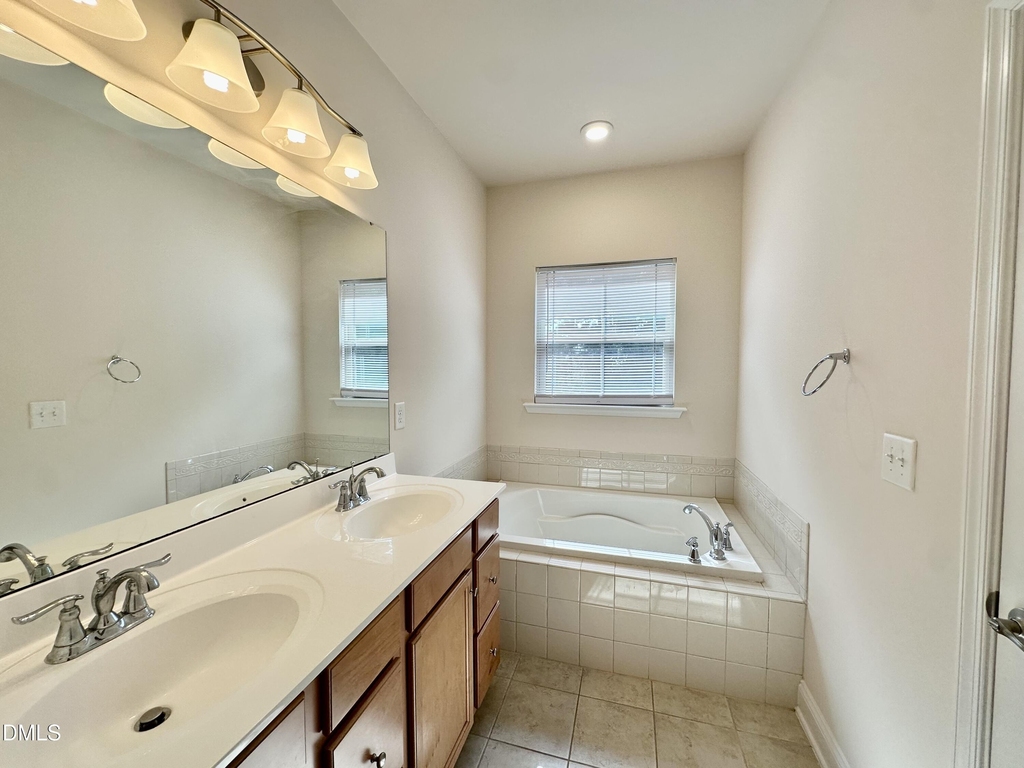 1004 Waymaker Court - Photo 0