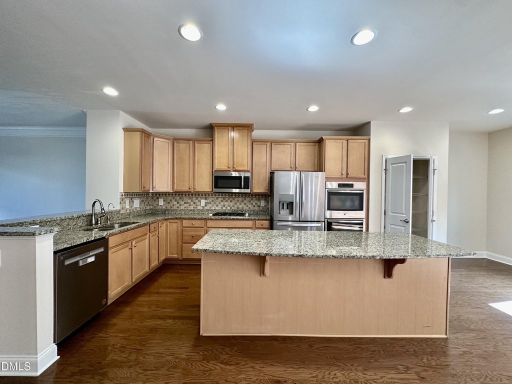 1004 Waymaker Court - Photo 5