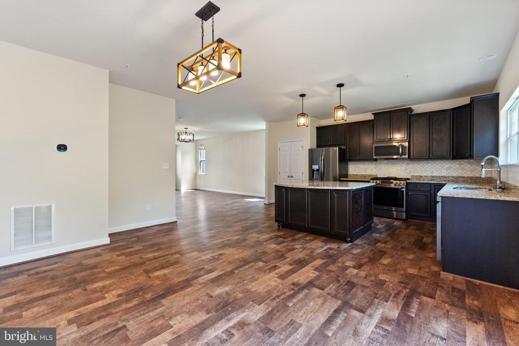 555 English Oak Lane - Photo 2