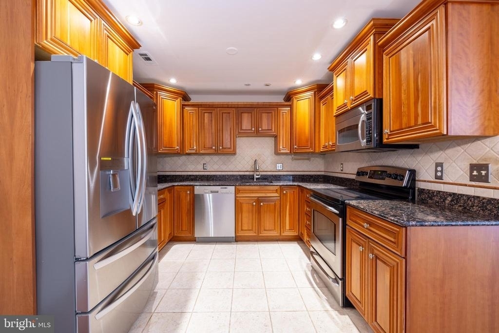 22 Stone Manor - Photo 8