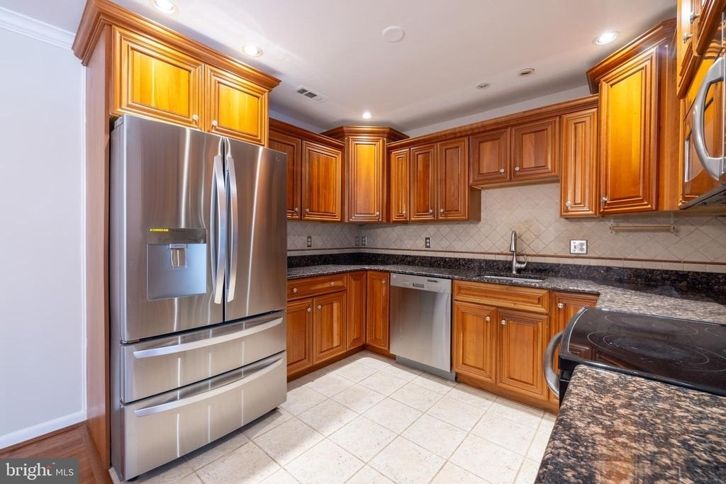 22 Stone Manor - Photo 9