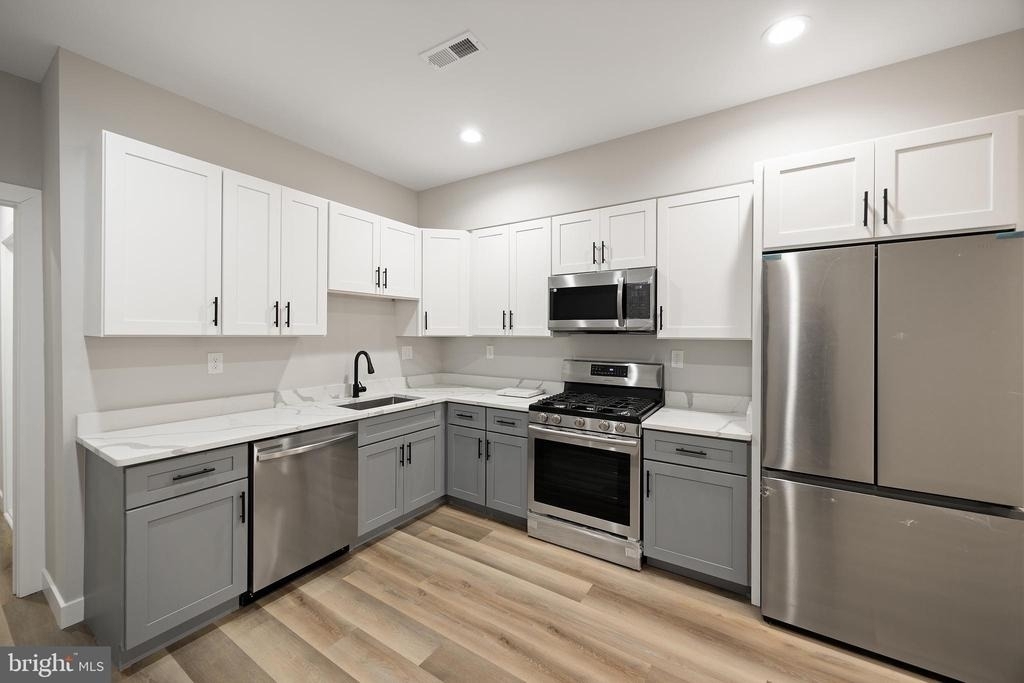 2037 Mcculloh Street - Photo 14
