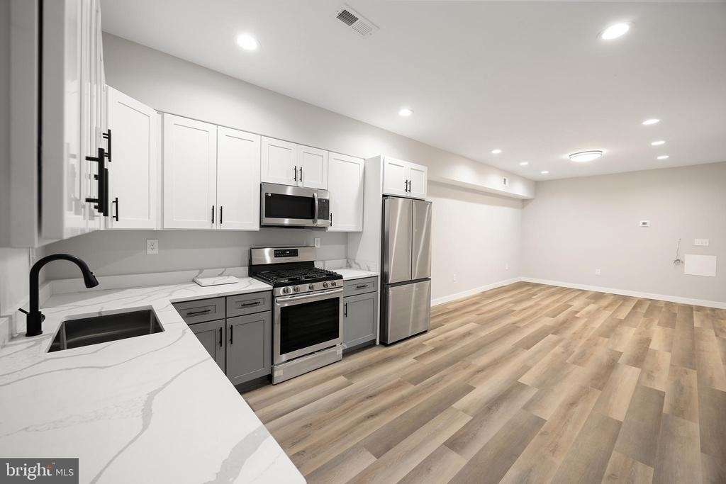 2037 Mcculloh Street - Photo 2