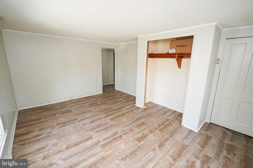 202 E Grove Street - Photo 18