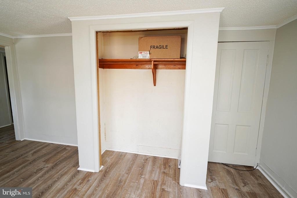 202 E Grove Street - Photo 20