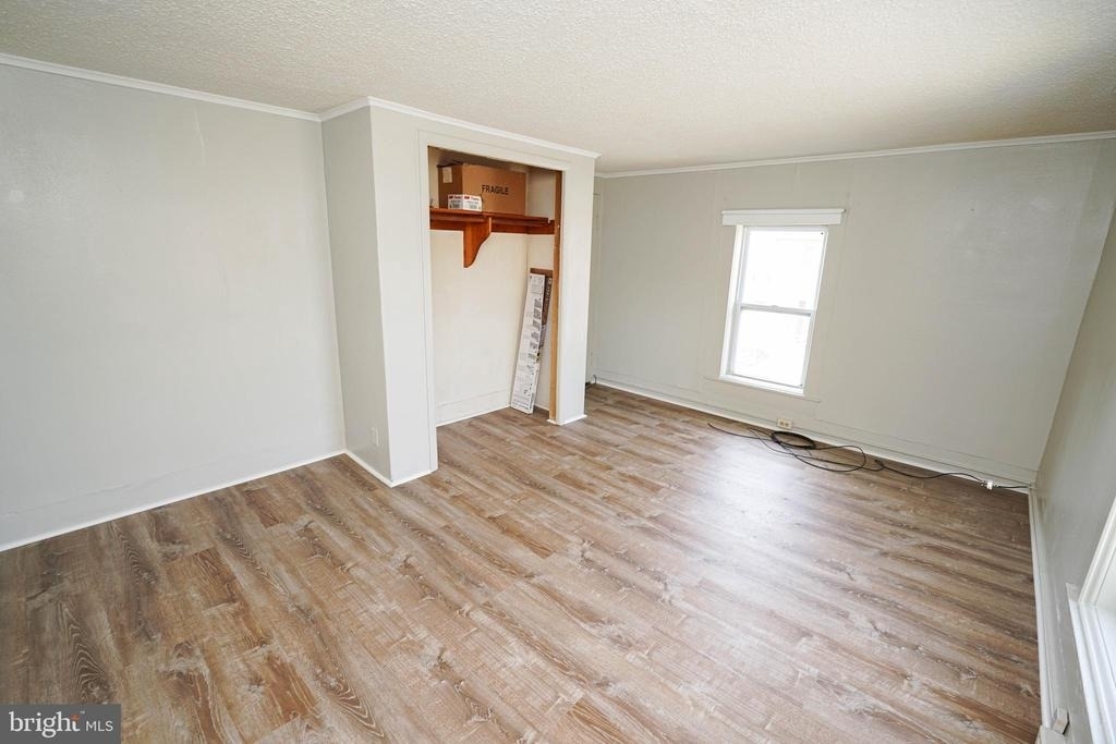 202 E Grove Street - Photo 17