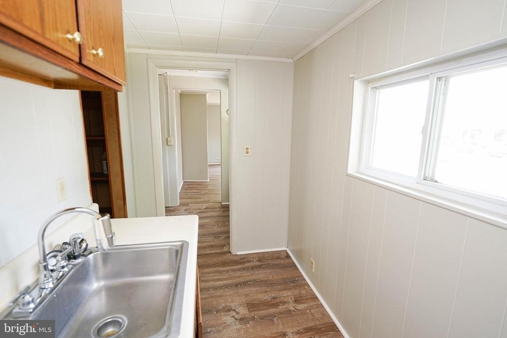 202 E Grove Street - Photo 15