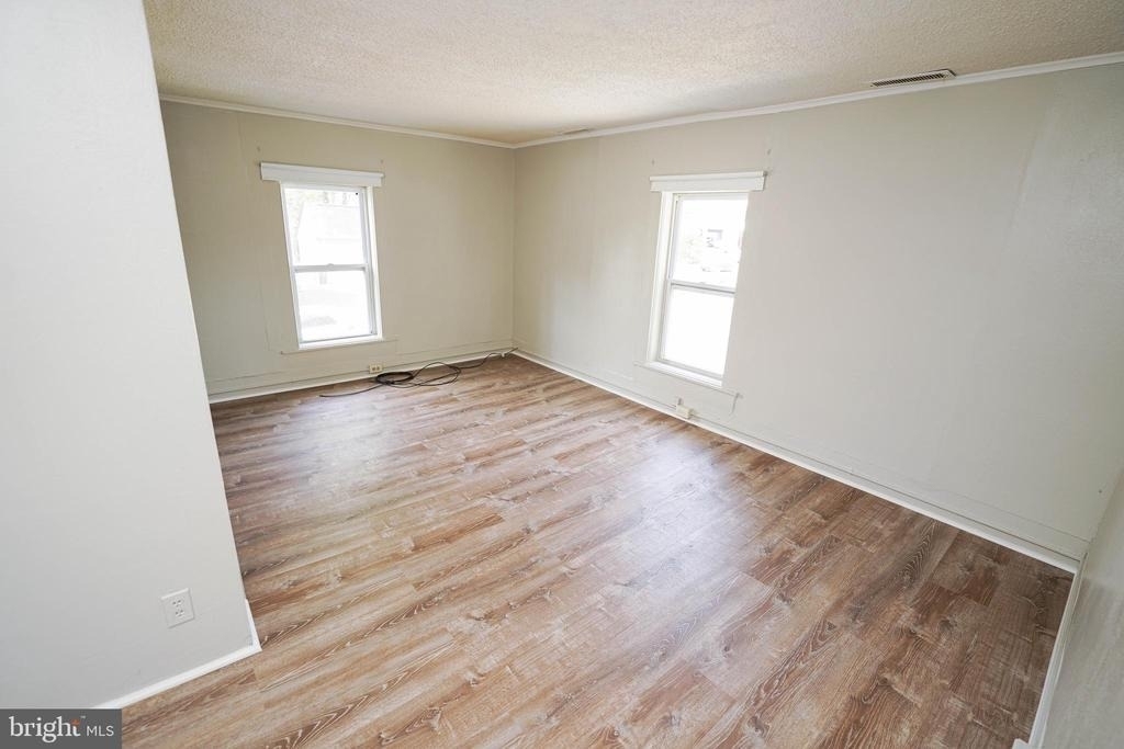 202 E Grove Street - Photo 16