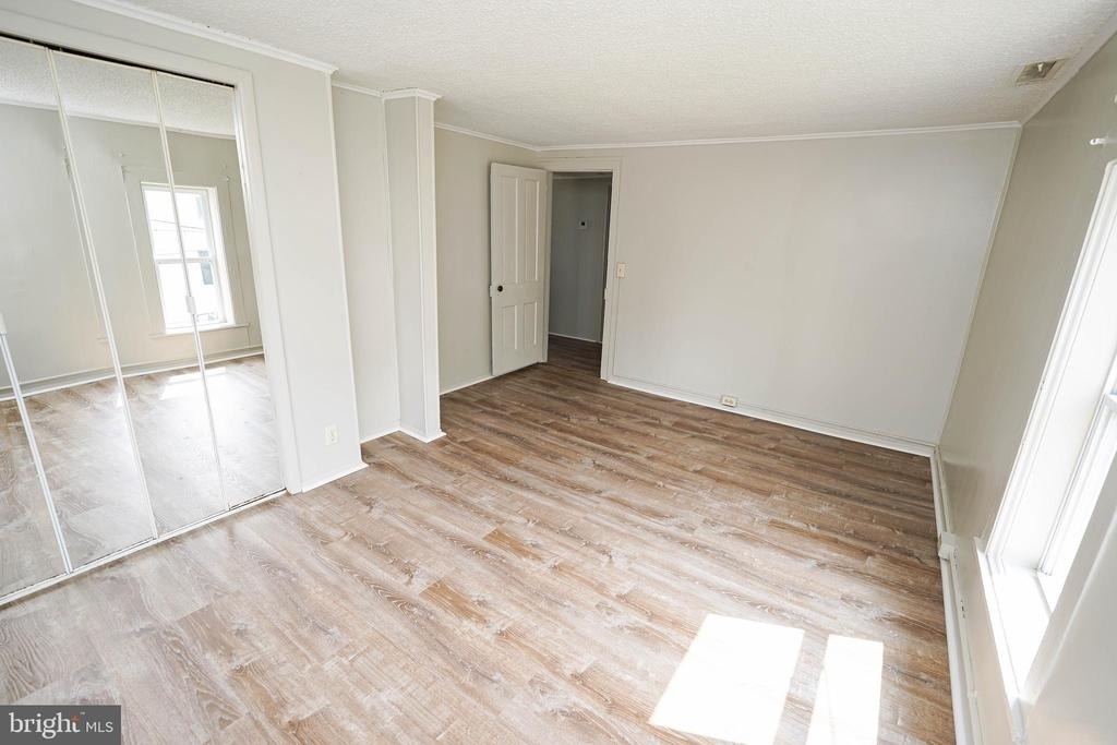 202 E Grove Street - Photo 27