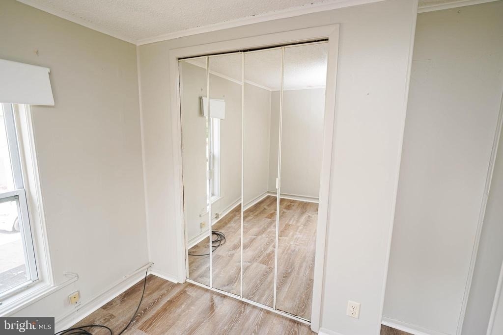 202 E Grove Street - Photo 29