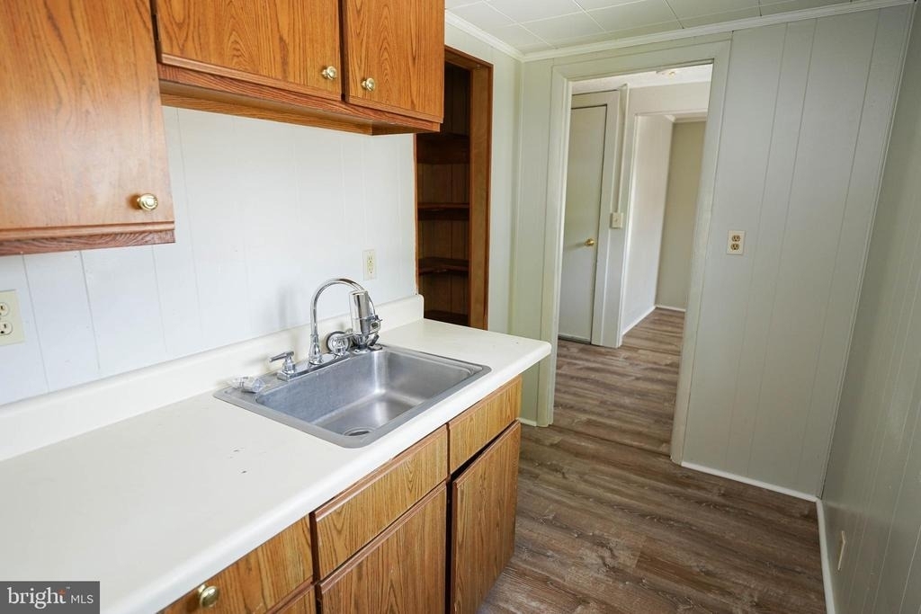 202 E Grove Street - Photo 12