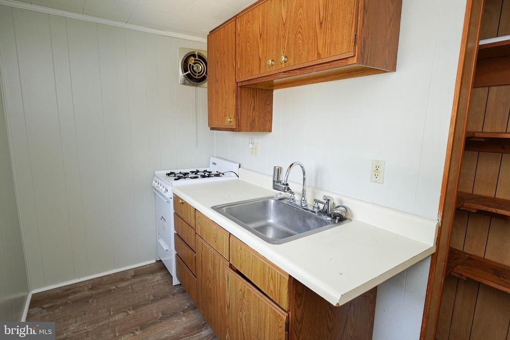 202 E Grove Street - Photo 11