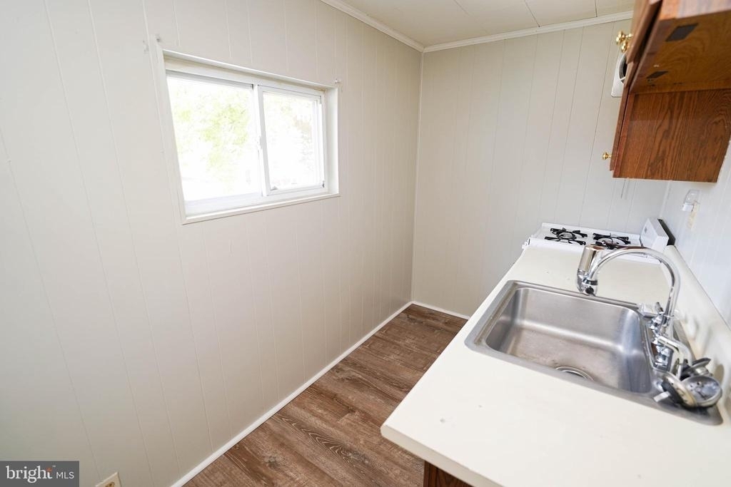 202 E Grove Street - Photo 14