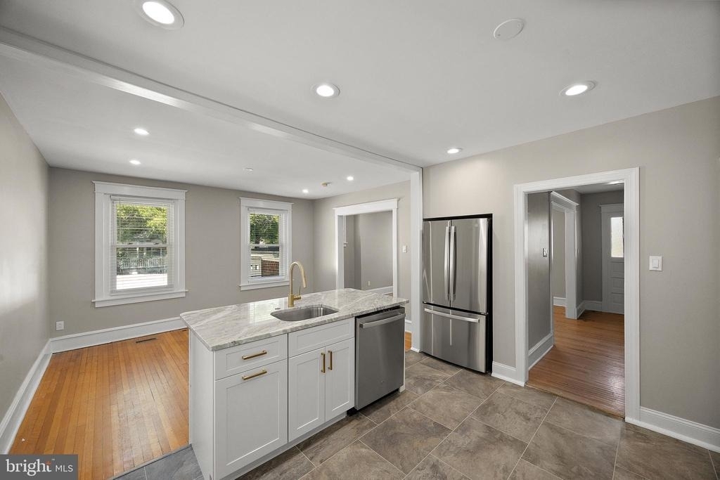 1618 W 14th - Photo 8