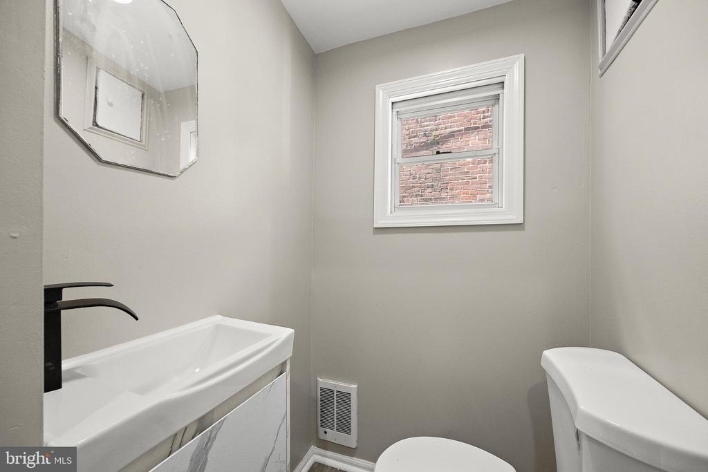 1618 W 14th - Photo 9
