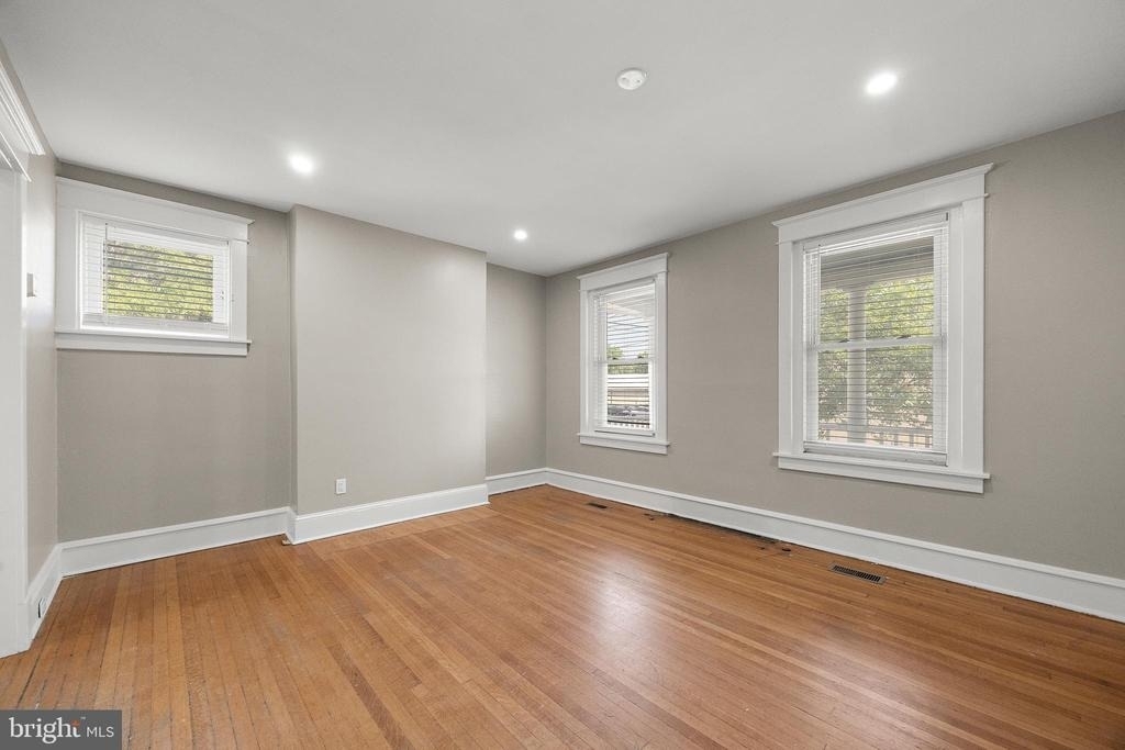 1618 W 14th - Photo 4