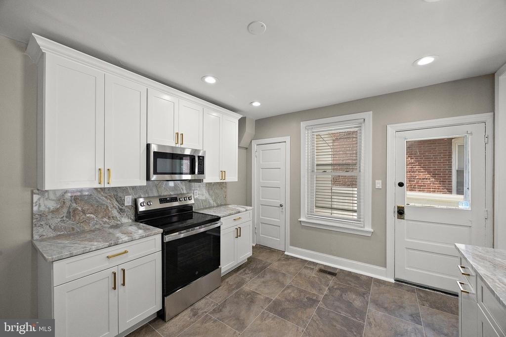 1618 W 14th - Photo 7