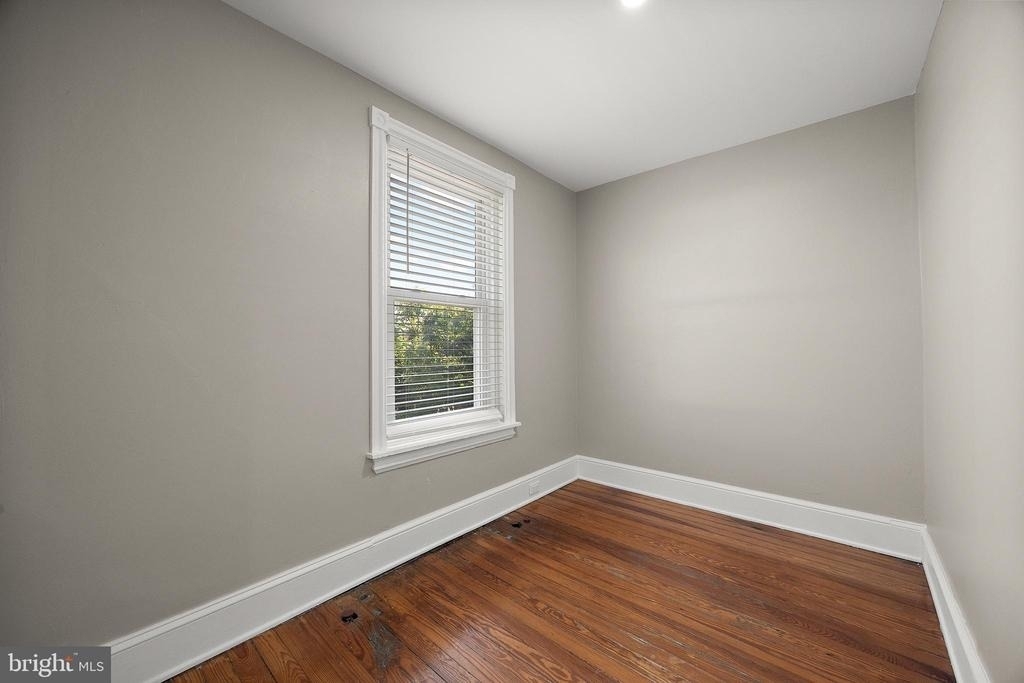 1618 W 14th - Photo 12