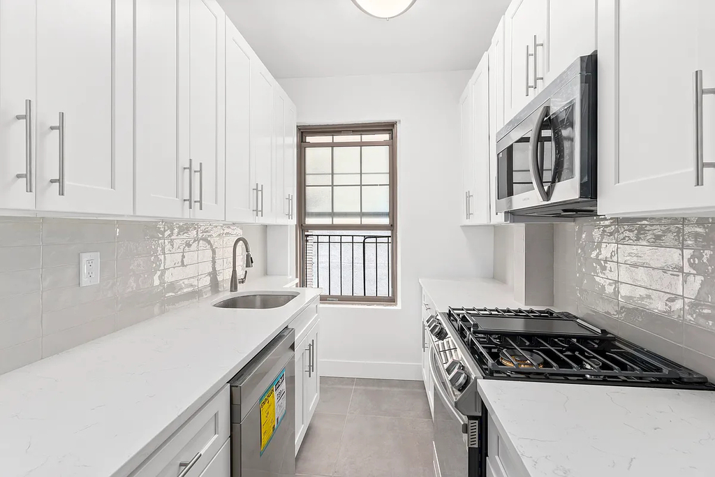 1100 Grand Concourse - Photo 6