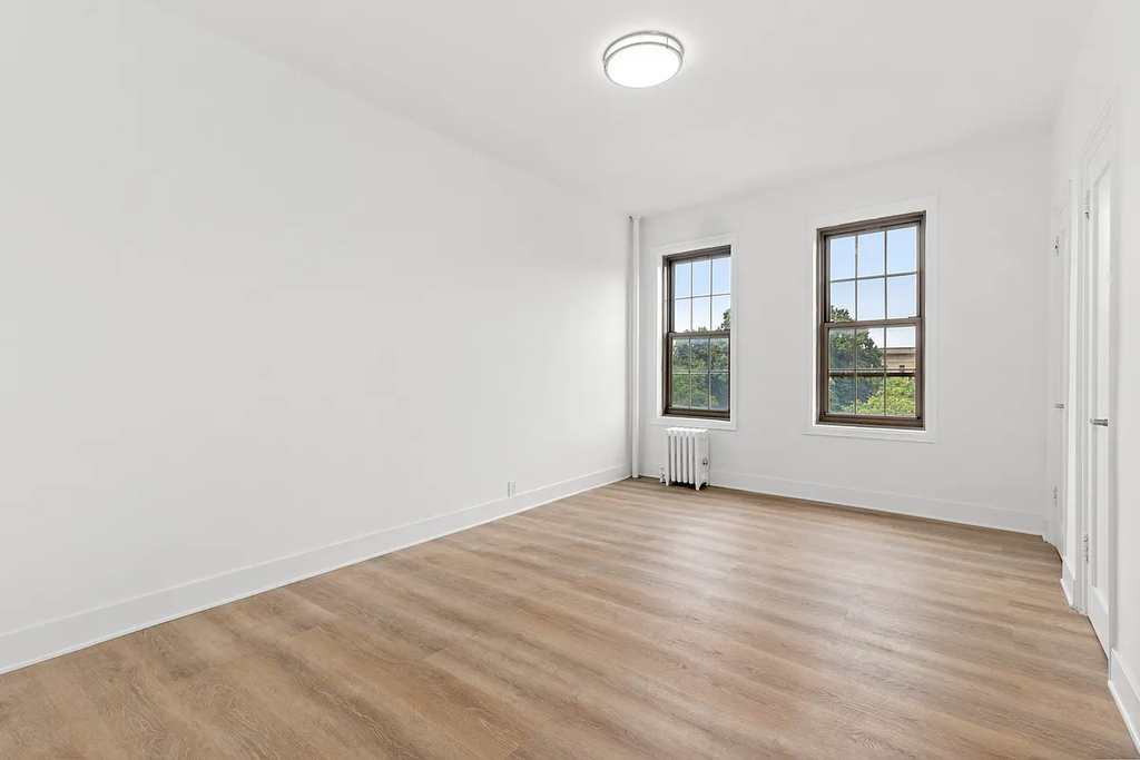 1100 Grand Concourse - Photo 5