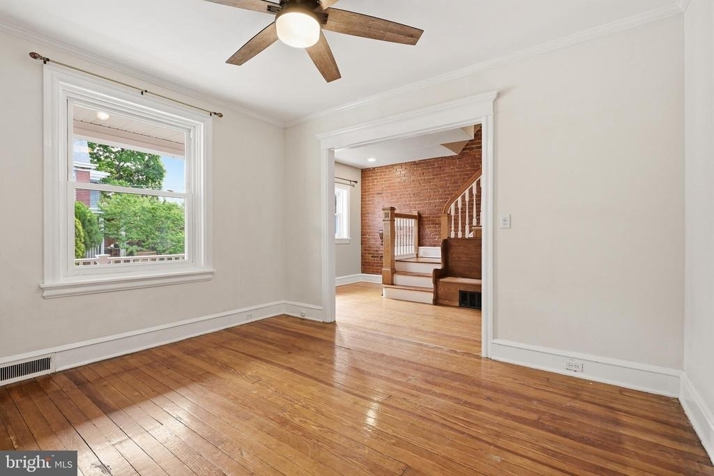 406 W 20th Street - Photo 4