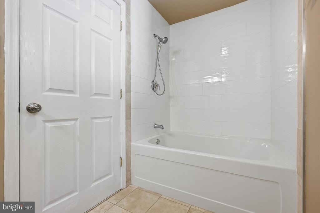406 W 20th Street - Photo 12