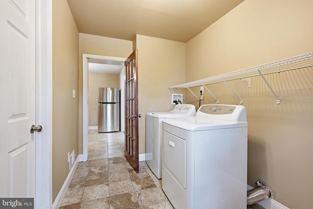 406 W 20th Street - Photo 10
