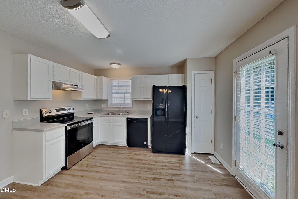 2112 Mckinnon Drive - Photo 4